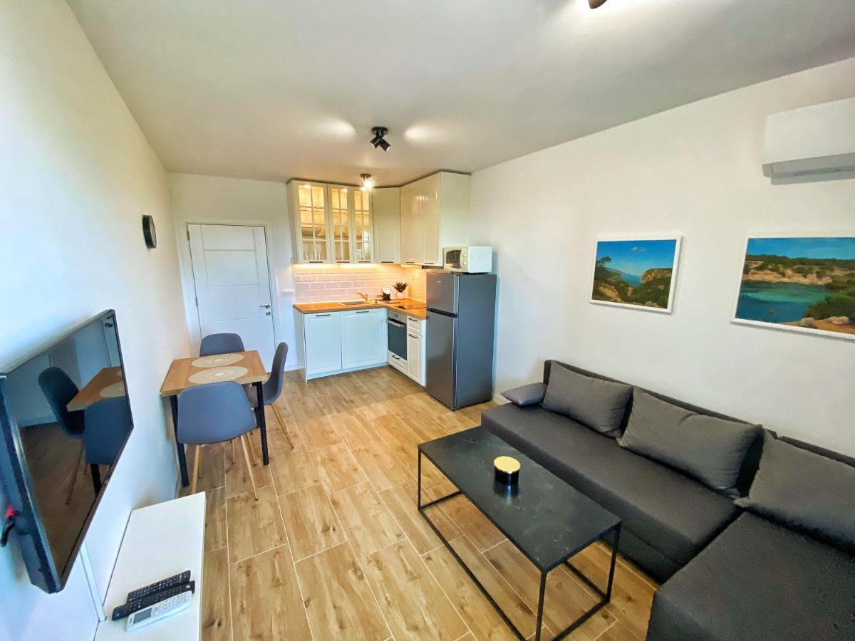 Emma'S Sweet Apartment - Close To Varna Centre Bagian luar foto
