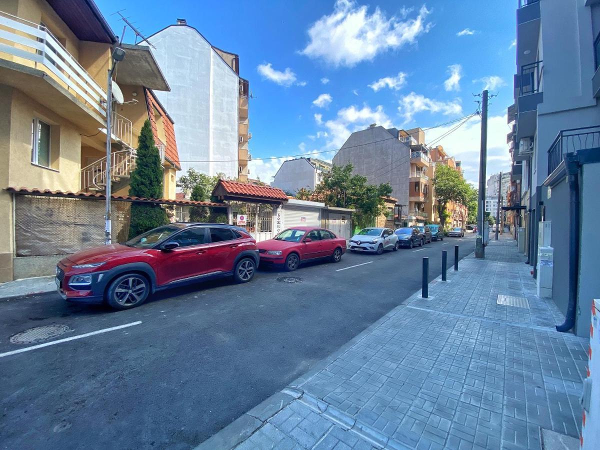 Emma'S Sweet Apartment - Close To Varna Centre Bagian luar foto